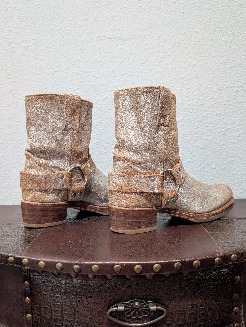 Frye Harness 8G Glitter Silver Tan Pull On Metallic Cowboy Short Boot Size 7.5